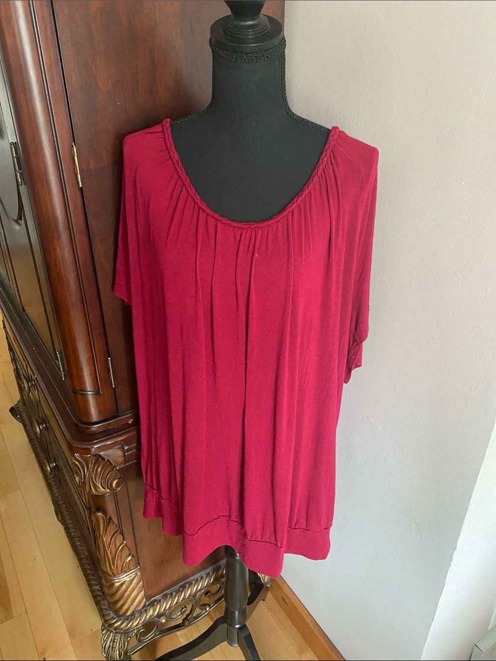 Dex Short Sleeve Scoop Neck Tunic in Deep Berry